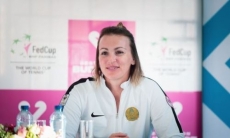 Казахстанская теннисистка показала занятие фитнесом на карантине с подручными средствами. Видео