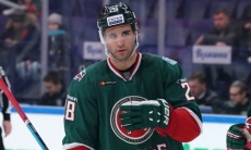 «Он хочет быть здесь». Центрфорвард «Ак Барса» рассказал о лидере «Барыса»