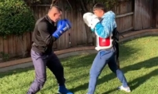 Непобежденный казахстанский боксер показал видео с тренировки на карантине