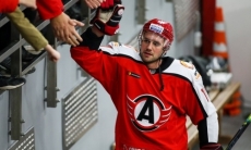 Один из главных соперников «Барыса» по конференции КХЛ подписал новый контракт с лучшим снайпером