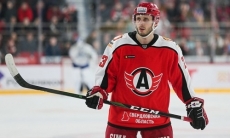 Соперник «Барыса» на Востоке продлил важного хоккеиста на два сезона