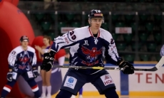 Клуб конференции «Барыса» продлил контракт с нападающим. У него ноль матчей в минувшем сезоне КХЛ