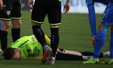 Бывший футболист «Кайрата» выбыл на длительный срок из-за разрыва крестообразной связки. Видео