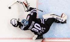 Клуб конференции «Барыса» в КХЛ заключил контракт с еще одним голкипером