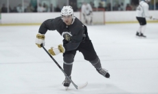 Принципиальный соперник «Барыса» подписал российского хоккеиста, всю карьеру отыгравшего в Америке