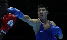 Видео нокдауна четырехкратного чемпиона мира 22-летним казахстанцем на ЧМ-2019
