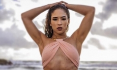 21-летняя красавица из MMA показала необычный трюк в откровенном бикини. Видео
