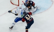 «Может, заснул?» В России удивлены курьезным победным голом «Барыса» и его важностью в серии