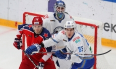 «Быстро адаптируется». Клуб КХЛ ухитрился заменить всех своих ушедших лидеров игроками «Барыса»