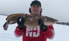 Предтеча Рыспаева. Наученный в «Барысе» есть конину индейский вождь Мирасти выращивает лошадей в Канаде и готовит сына в большой хоккей