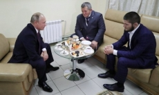 «Владимир Путин пообещал». Менеджер Нурмагомедова рассказал о состоянии здоровья отца спортсмена