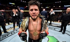 «Заставлю его согнуть колено на глазах Де Ла Хойи». Экс-чемпион UFC в двух весах вызвал на бой «нового „Канело“»