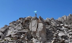 Юные алматинские альпинисты водрузили флаг Казахстана на горной вершине