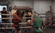 «Не играем в игры». Чемпион мира WBC показал видео жесткого спарринга с казахстанцем