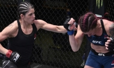 Американка из UFC побежала в атаку и получила 15 ударов в голову. Видео нокаута за 22 секунды