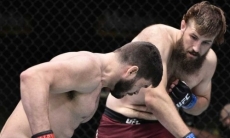 Заруба «Бульдозера» и «Монстра» в UFC закончилась эпичным нокаутом в первом раунде. Видео