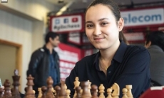 Известная шахматистка из Казахстана пробует себя в боксе. Видео