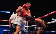 «Готов драться через два дня». Чемпион WBA высмеял Сондерса и вызвался сразиться с «Канело»