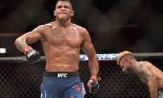 Участник главного боя турнира UFC с дебютным поединком казахстанца заразился коронавирусом
