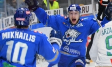 «Успевает не только в хоккей играть». «Барыс» похвалил своего форварда за новое достижение