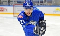 «Продолжил добиваться успехов и вне хоккея». Экс-капитан «Барыса» — в числе легенд клубов КХЛ