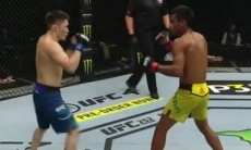Видео лучших моментов дебютного боя Жалгаса Жумагулова в UFC