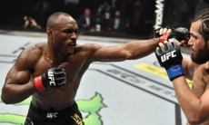 «Это я скучный?» Чемпион UFC ответил хейтерам после защиты титула и привел в пример Мэйвезера