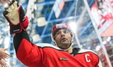 «„Дядька“ в раздевалке». Экс-капитана «Барыса» предупредили о смутных перспективах в новом клубе