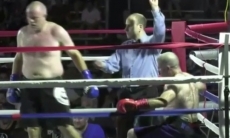 Ветеран ММА с 91 победой дебютировал в боксе нокаутом супертяжа в 44 года. Видео