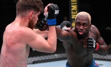 Главный бой турнира UFC в Лас-Вегасе завершился жестким нокаутом. Видео