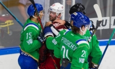 Одни из главных соперников «Барыса» на Востоке выдали матч с камбэком и десятью шайбами. Видео