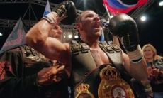 Казахстанский боксер получил в секунданты чемпиона мира WBA