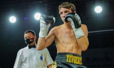 «Зрелищный бой». Казахстанский боксер оценил свой победный дебют в профи