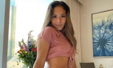 22-летняя красотка из MMA восхитила фанатов двумя фото в откровенном бикини