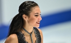 Дочь тренера Турсынбаевой вернулась на лёд после серьёзной травмы. Видео