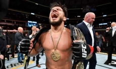 «Сынок, я расскажу тебе одну историю!». Чемпион UFC опубликовал смешной коллаж с Сехудо