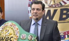 «Взойдет на вершину». Президент WBC высказался о бое Ломаченко — Лопес