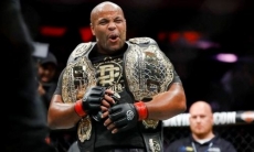 «Вообще забавный парень». Бывший чемпион UFC Кормье рассказал, чем его грузит Хабиб