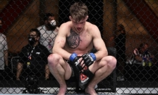 Уволен боец UFC, который сдался, несмотря на уговоры тренера