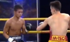 18-летний боксер встал на колено, но тут же был нокаутирован чемпионом WBC. Видео