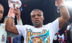 WBC назначил два отборочных боя в весе Шуменова
