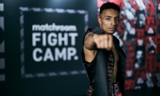 Британский боксер отправил соперника в брутальный нокаут в поместье Эдди Хирна. Видео