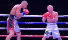 Как казахстанский боксер устроил избиение бразильца на глазах американской публики. Видео