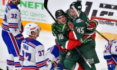Лидер конференции «Барыса» в КХЛ дважды отыгрался и разгромил СКА. Видео