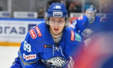 «Раньше больше нравился футбол». Игрок «Барыса» рассказал о своей карьере, целях и кумирах