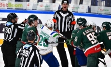 Лидер конференции «Барыса» в КХЛ отыгрался с 0:2 за пять минут и победил в дерби. Видео