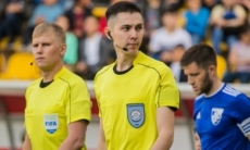 Казахстанский судья назначил два пенальти и удалил игрока в матче Лиги Европы