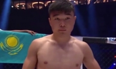 Казахстанский боец проиграл титульный бой на турнире памяти Абдулманапа Нурмагомедова