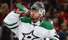 «Просто удивительно. Он управляет серией». В США восхищаются игрой уроженца Казахстана в НХЛ