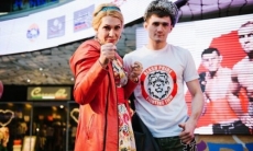 «Если многие мужчины в российских городах просто спиваются, то в Казахстане такого не увидишь». Мать пяти бойцов ММА рассказала историю своей семьи